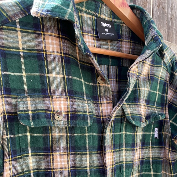 Unisex Flannel Button Down - Small - Picture 3 of 4